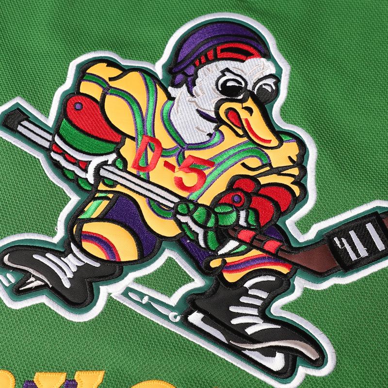 [Christmas gift] Mighty Ducks Jersey #96 Charlie Conway #99 Adam Banks #33 Greg Goldberg #66 Gordon Bombay Movie Hockey Jersey White Green in Sports Fan Jersey Outdoors